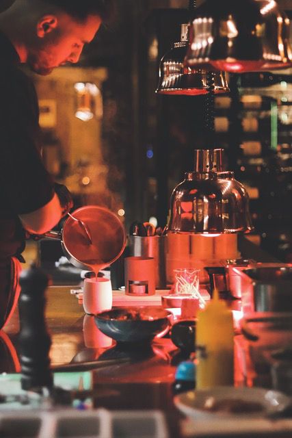 Ambiance cuisine sous les lampes chauffantes