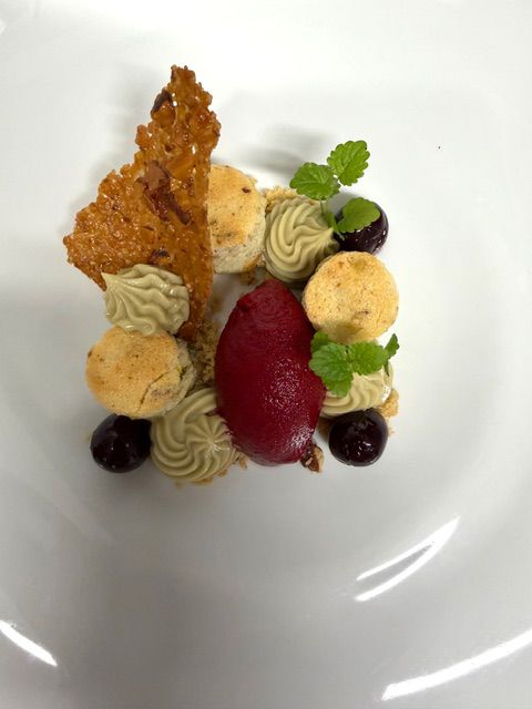 Cerises, crème pistache et nougatine