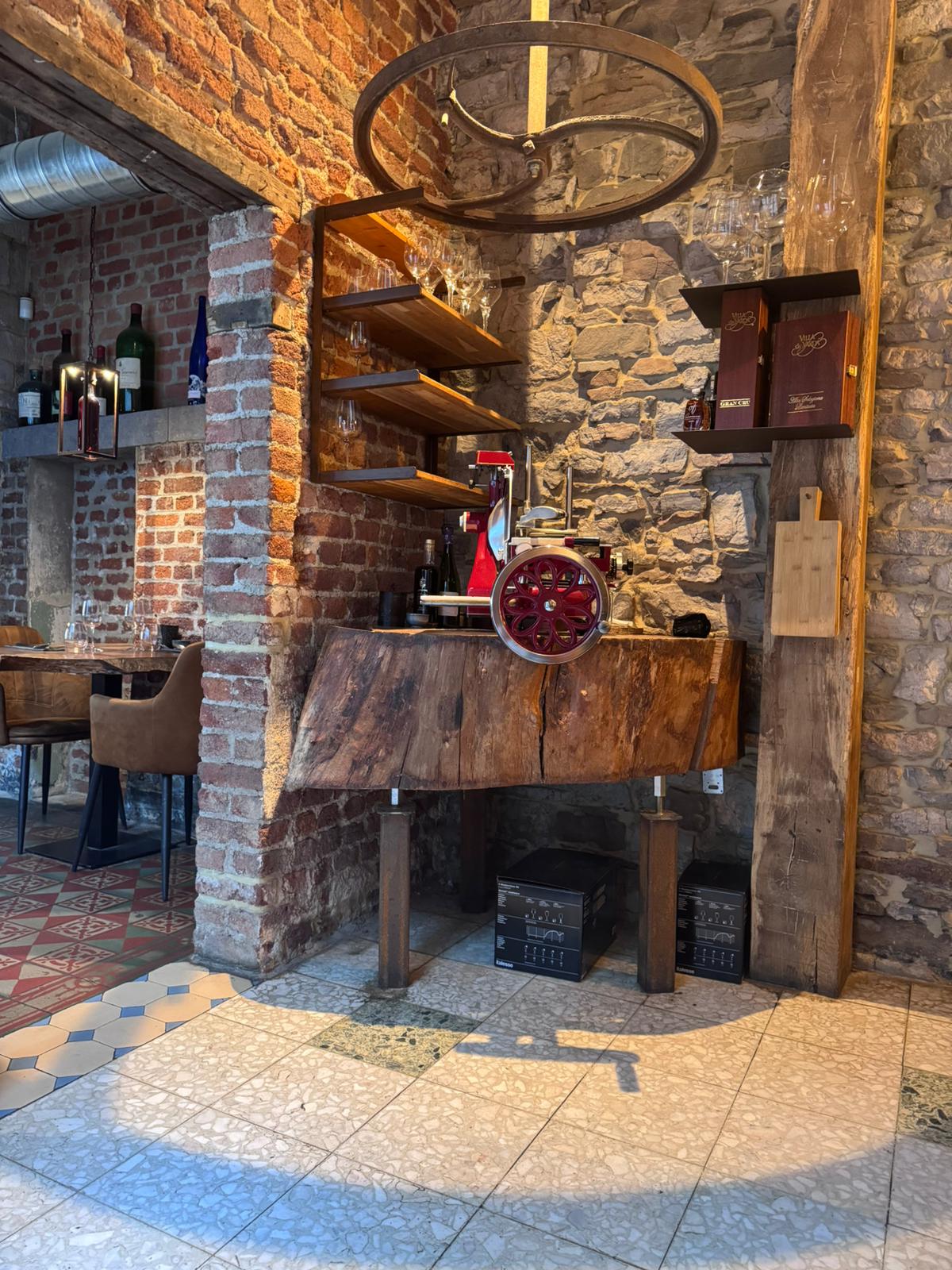 Trancheuse Berkel et décor rustique