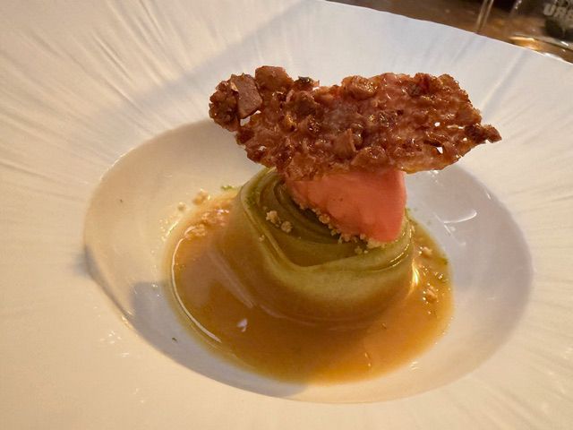 Mousse verte, croustillant et jus