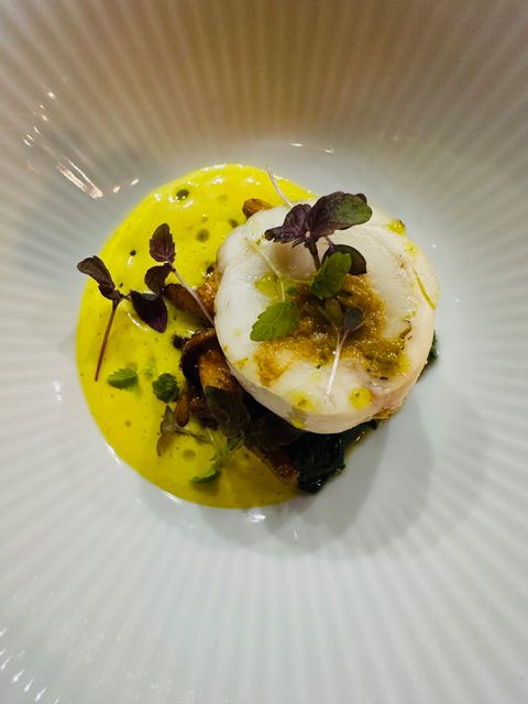 Poisson sauce safranée et chanterelles