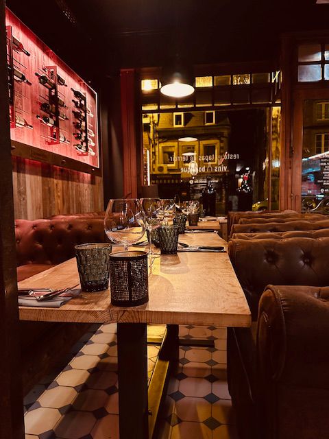 Banquette Chesterfield au restaurant